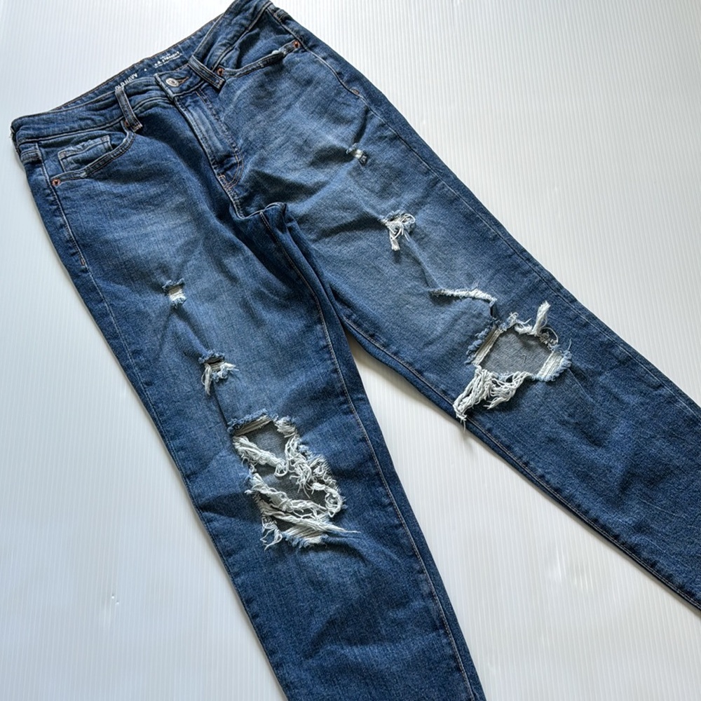 Old Navy O.G. Straight leg, distressed Blue Jeans. Women’s size 4